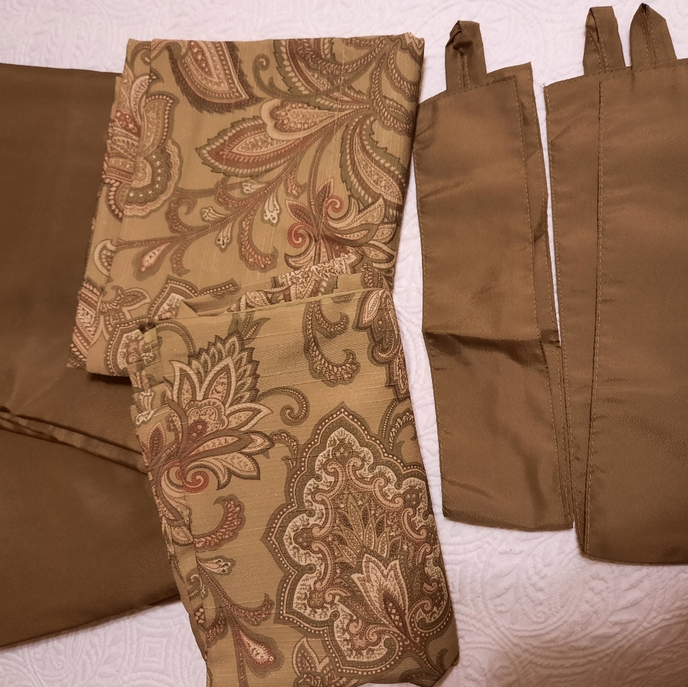 Beautiful window treatment set/drapes